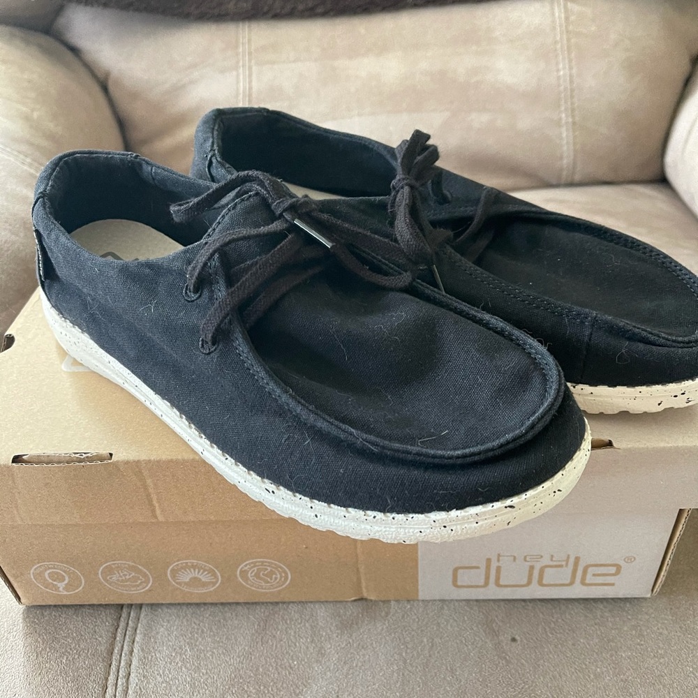 Hey dude Wendy size 7